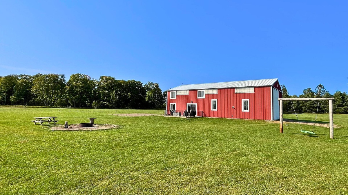 Butternut Cabin | The Barndominium | 5 Bed, 2 Bath