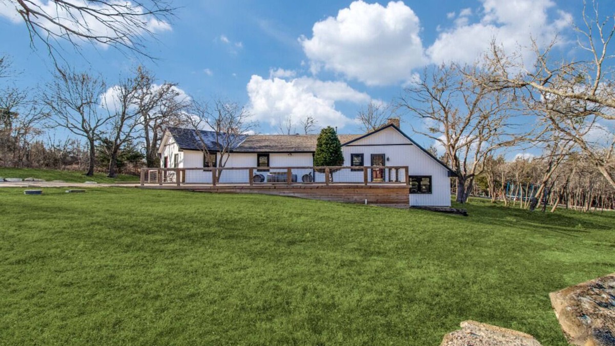 Pottsboro House | The Barrel House on Lake Texoma