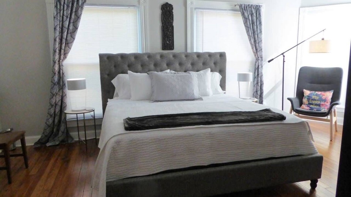 Highlands House | THE BARRET HOUSE, 2 floor luxury home, LOCATION! Downtown, HIGHLANDS, NuLu, EXPO