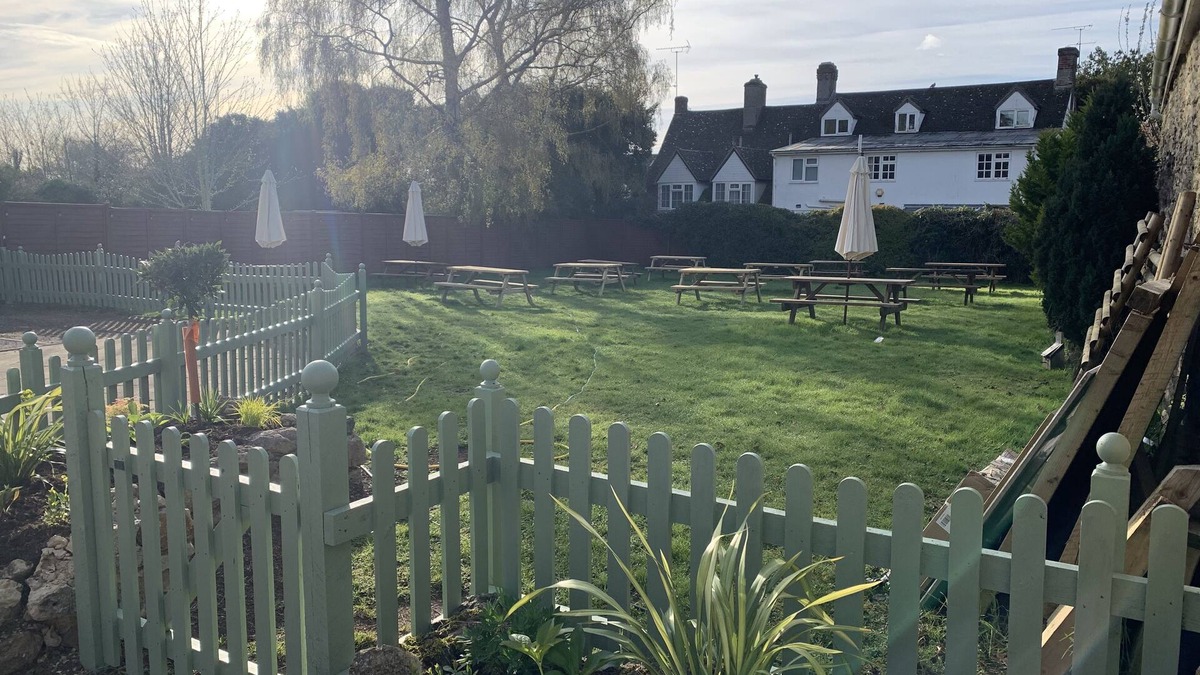 Shrivenham Hotel | The Barrington Arms Hotel