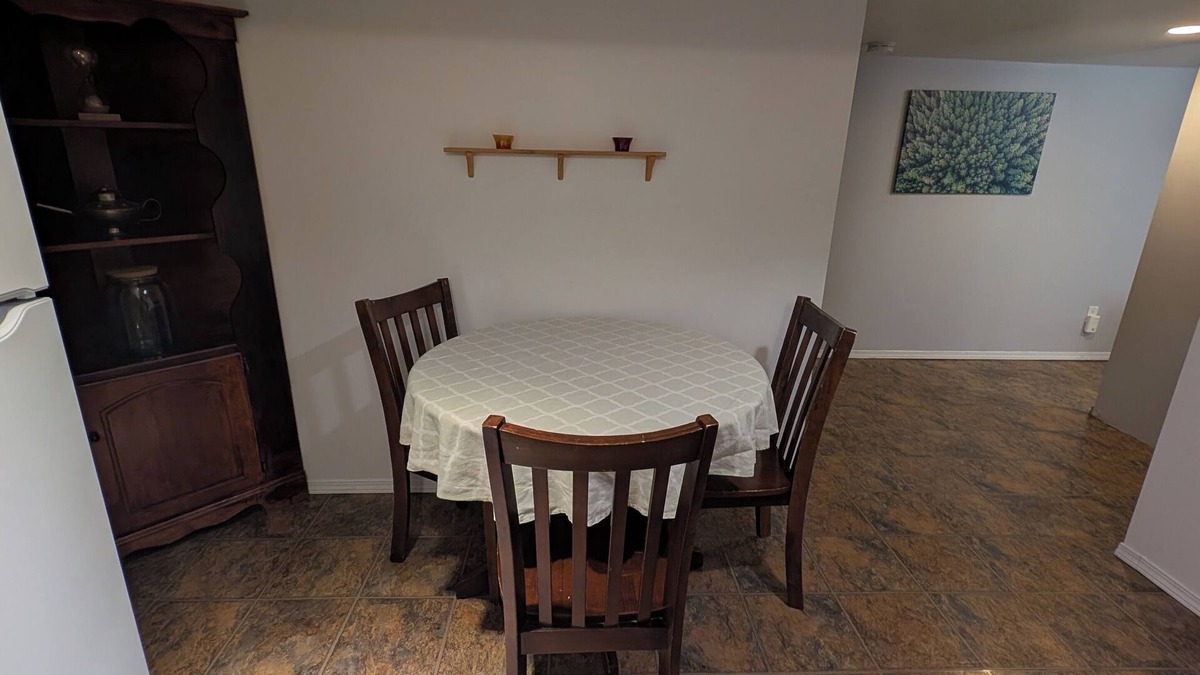 Courtenay Apartment | The Basecamp - a cozy quaint 1-bedroom suite in Courtenay close to downtown