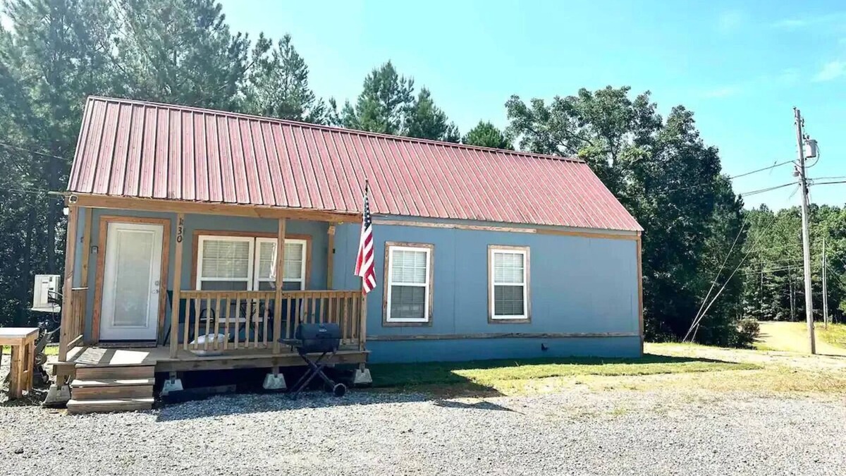 Tie Plant Cabin | The Bass Shack-2 bedroom cabin w spacious parking