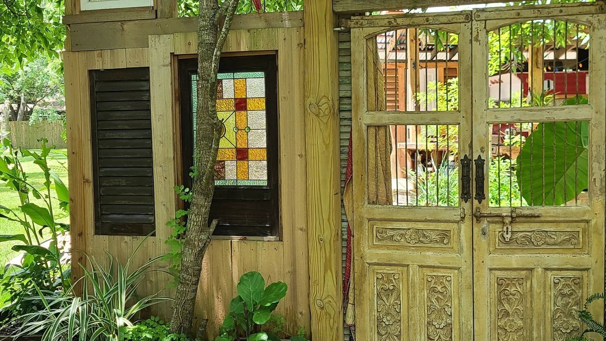 Dickinson Bed & Breakfast | The Bath House, beautiful ZEN garden glamping spot for the nature lovers.