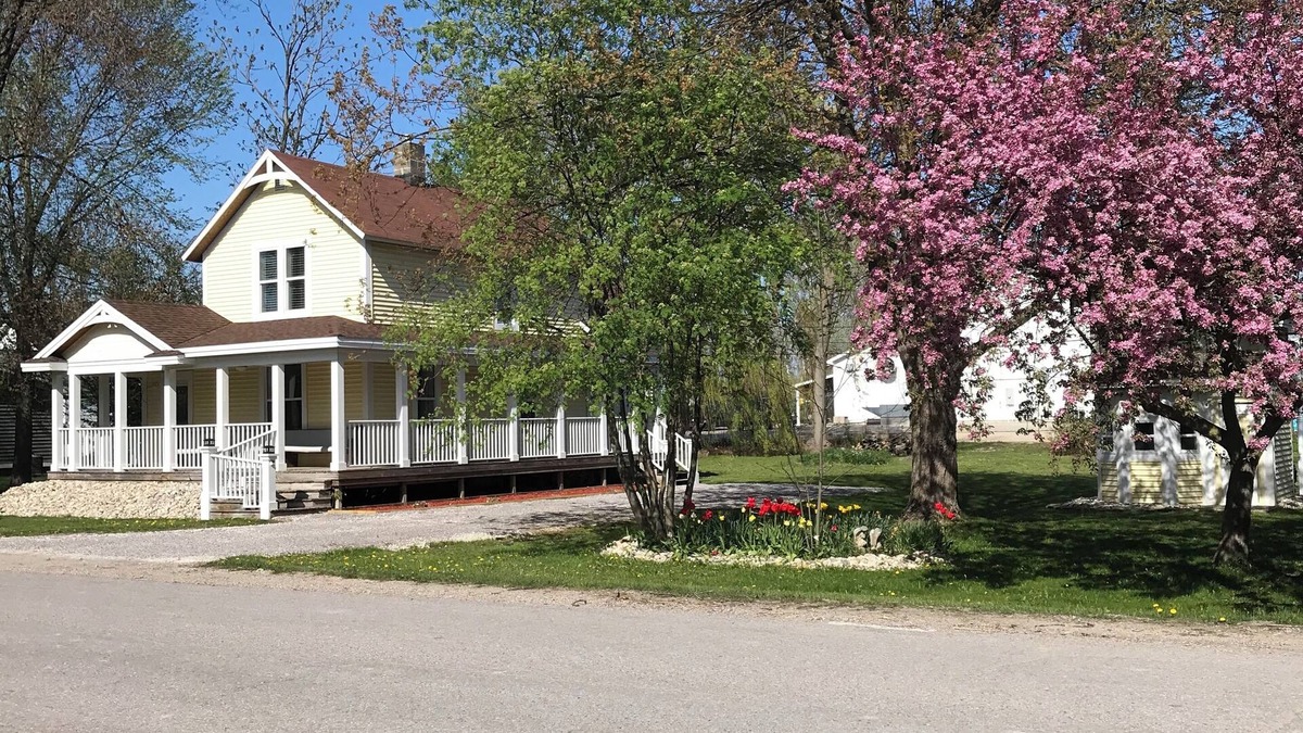 Elk Rapids House | The Bay Breeze. In Village of Elk Rapids. Walk to Festivals, Beach Park & Town