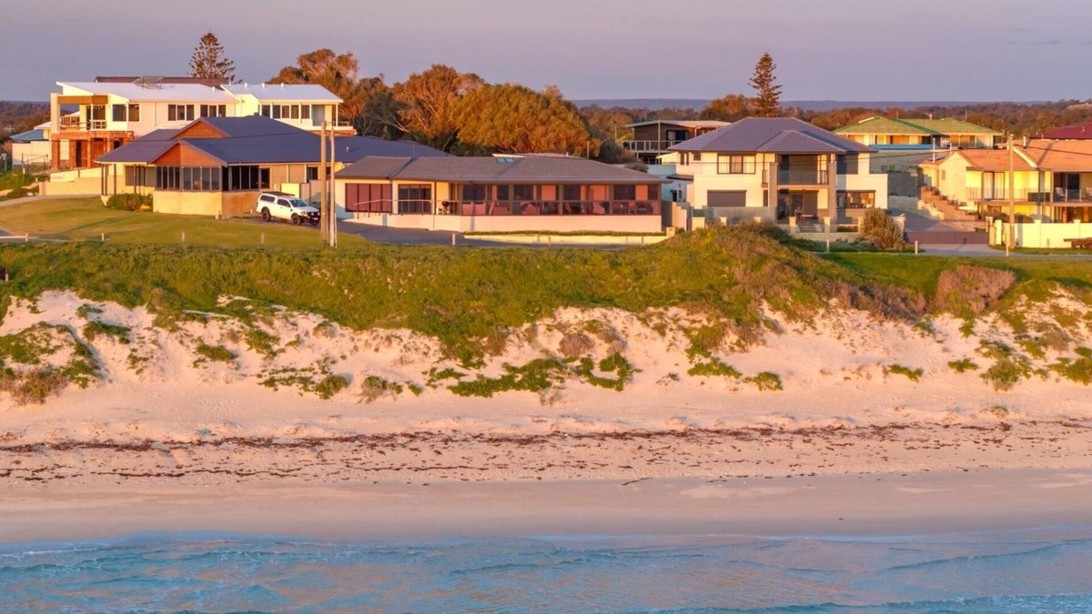Perth House | The Bay House, Beachfront Ocean Views- right on one of Perths best Beaches.