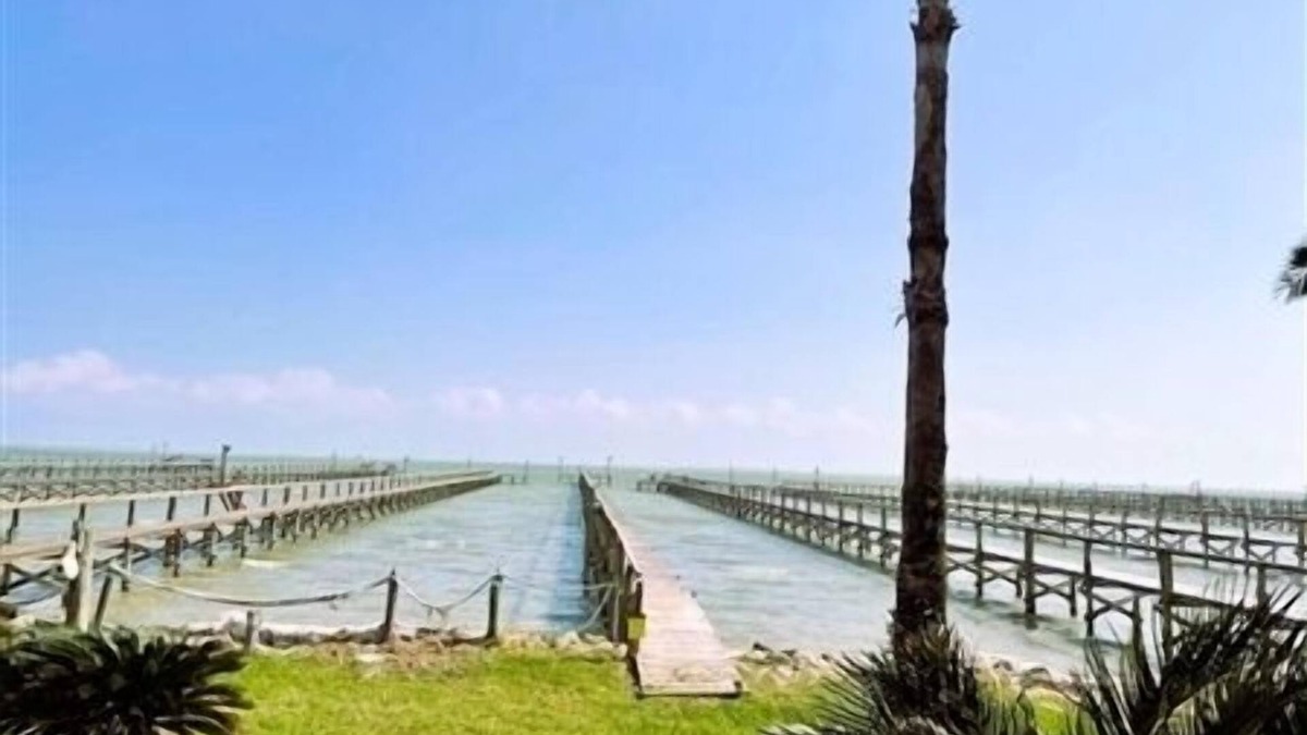 Port Mansfield Apartment | The Bay House. Newly Renovated Studio Apartment, One Bath. Private Fishing Pier.