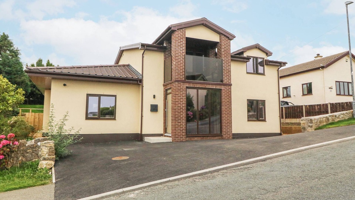 Benllech Cottage | THE BAY, pet friendly, country holiday cottage in Benllech