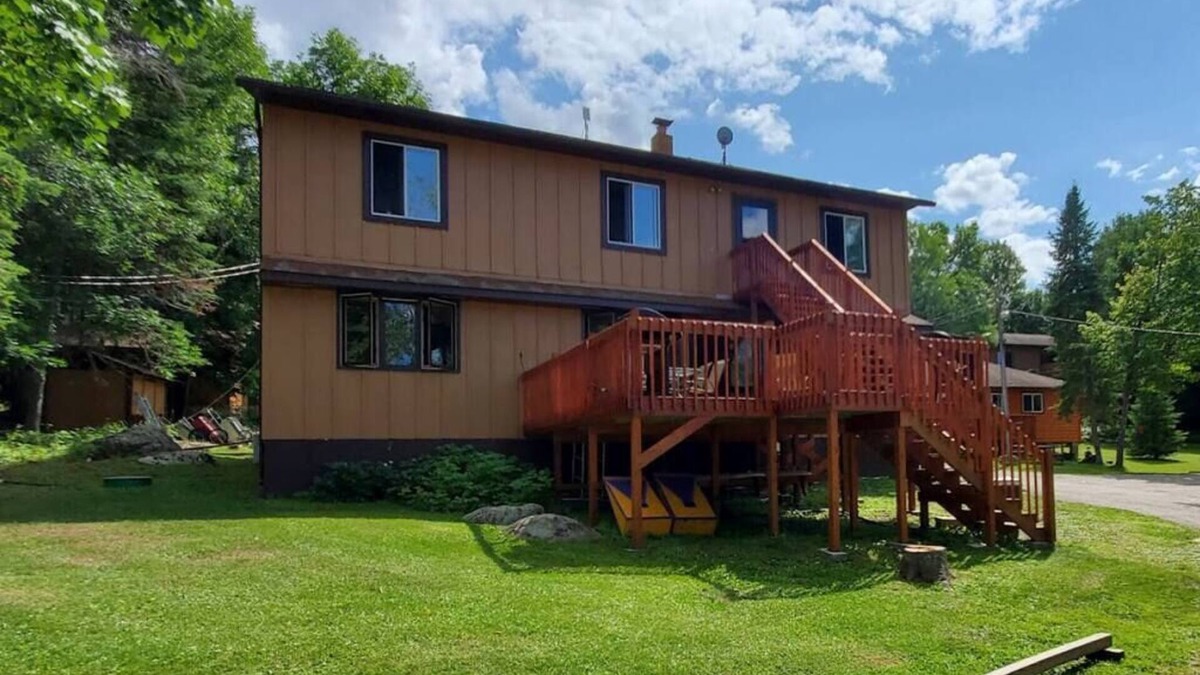 Ray House | The Bay View Lodge!