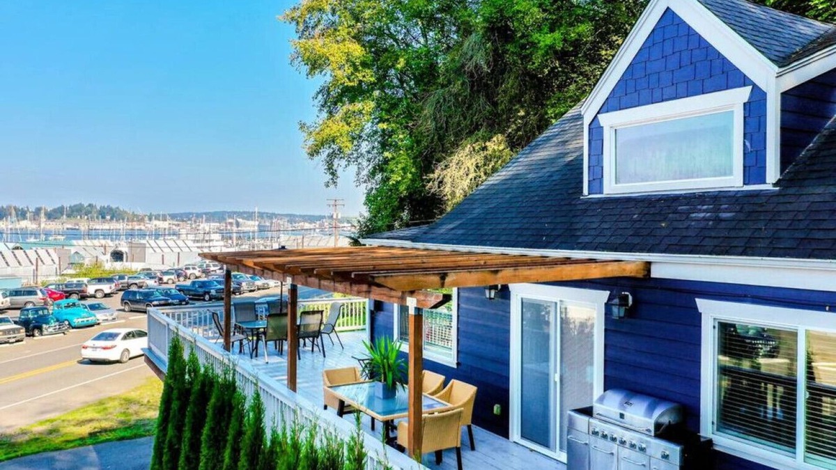 Retsil House | The BayAway 4 BR Waterview Home in DT Port Orchard