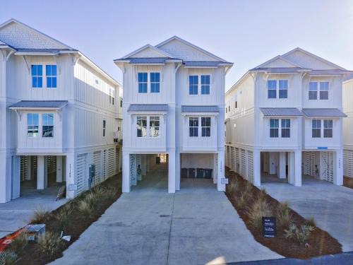 Orange Beach House | The Beach Beckons