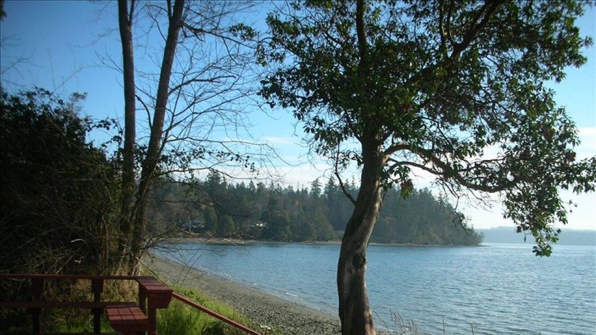 Poulsbo Cabin | The Beach Cabin on Northeast Geoduck Cove Lane