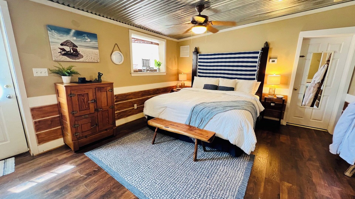 Canton Bed & Breakfast | The Beach Comber - Private Room w Access to Pool & Hot Tub.