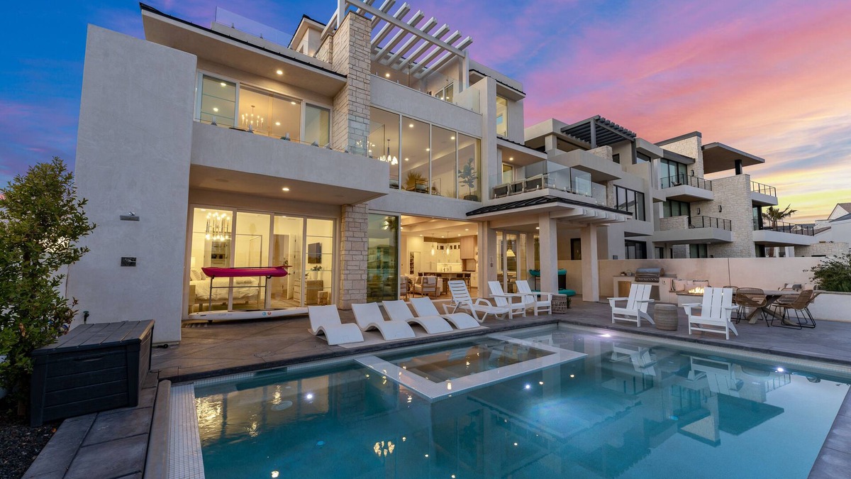 St. George House | The Beach Front: Private Pool, Lagoon + Beaches