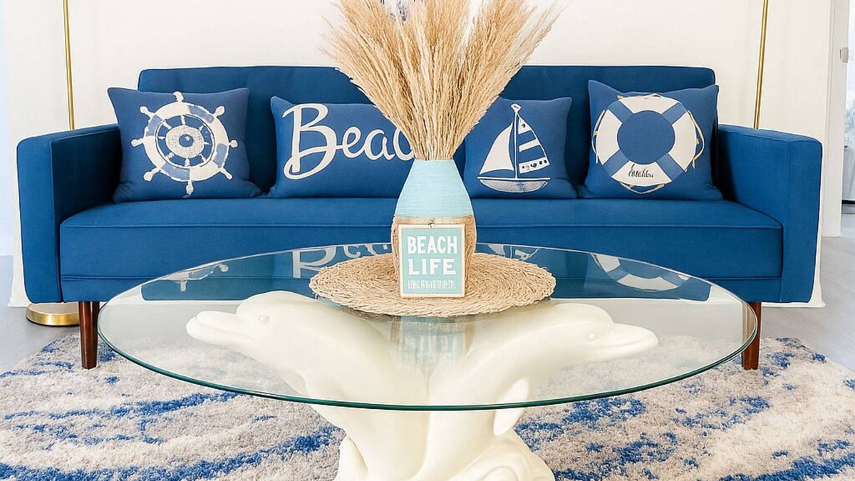 Bayview Apartment | The Beach House 30+ day stays. A 4 minute walk to the beach! Pet friendly!