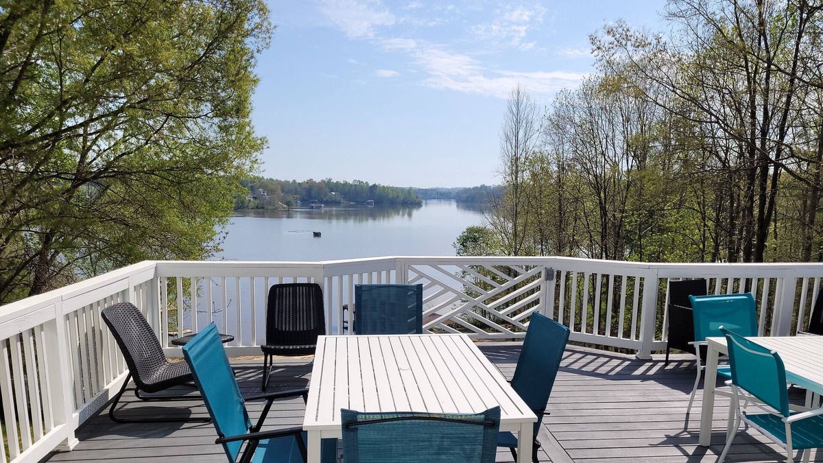 Louisa House | The Beach @ Lake Anna, Waterfront house with lots of room, sand volleyball, etc