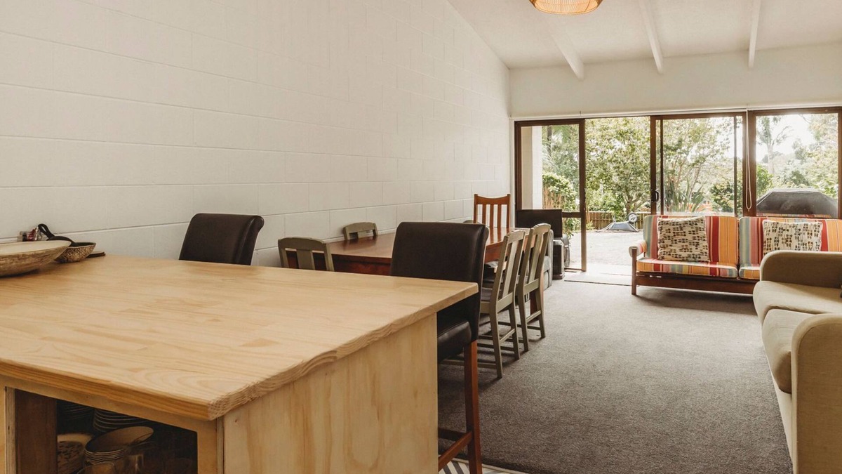 Oakura House | THE BEACH RETREAT SLEEPS 12