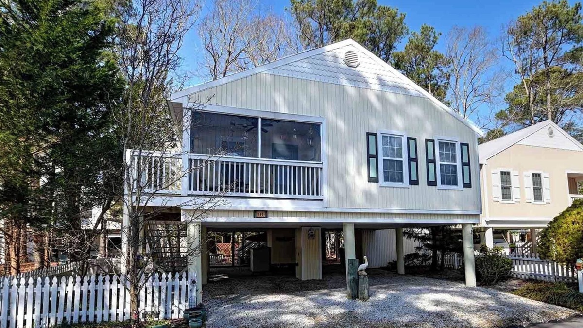 Clearwater Cottage | The Beach Treehouse located in Clearwater Community! WIFI, Community Pool, 3 miles to the Beach! *New Booking Incentive! Book and receive a 3 day pass to Delaware State Beaches. Inquiry for details!*
