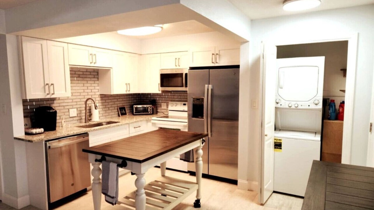 Cocoa Beach Apartment | The beach vacation you want - Pool & Tennis Onsite