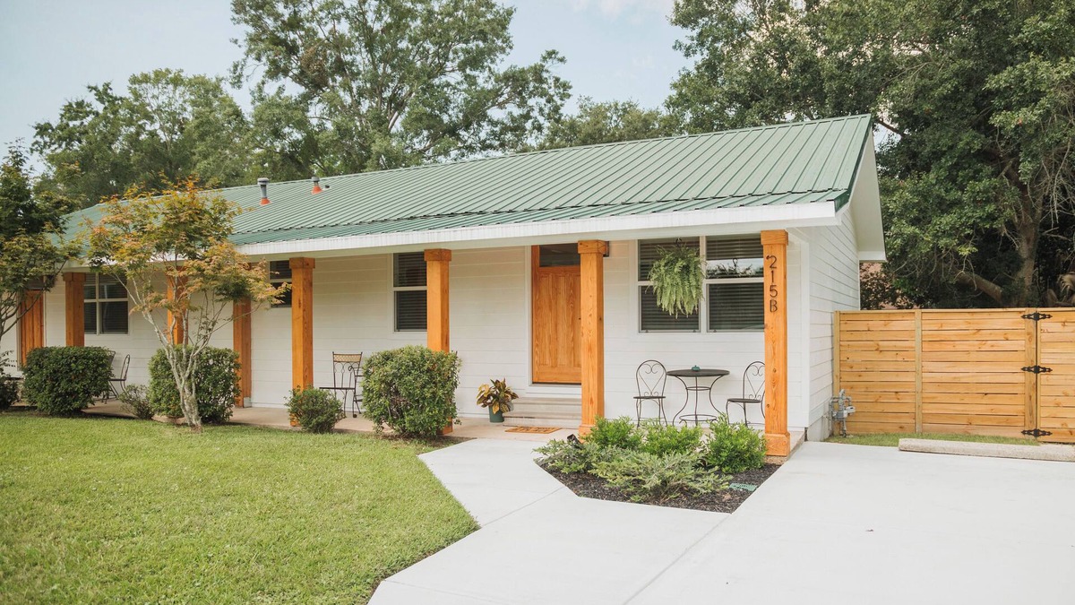 Ocean Springs House | The Beachcomber B - 2 bedroom in Golf Cart District near beaches and downtown!