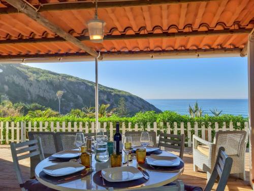 Colares House | The Beachfront Casa da Rampa
