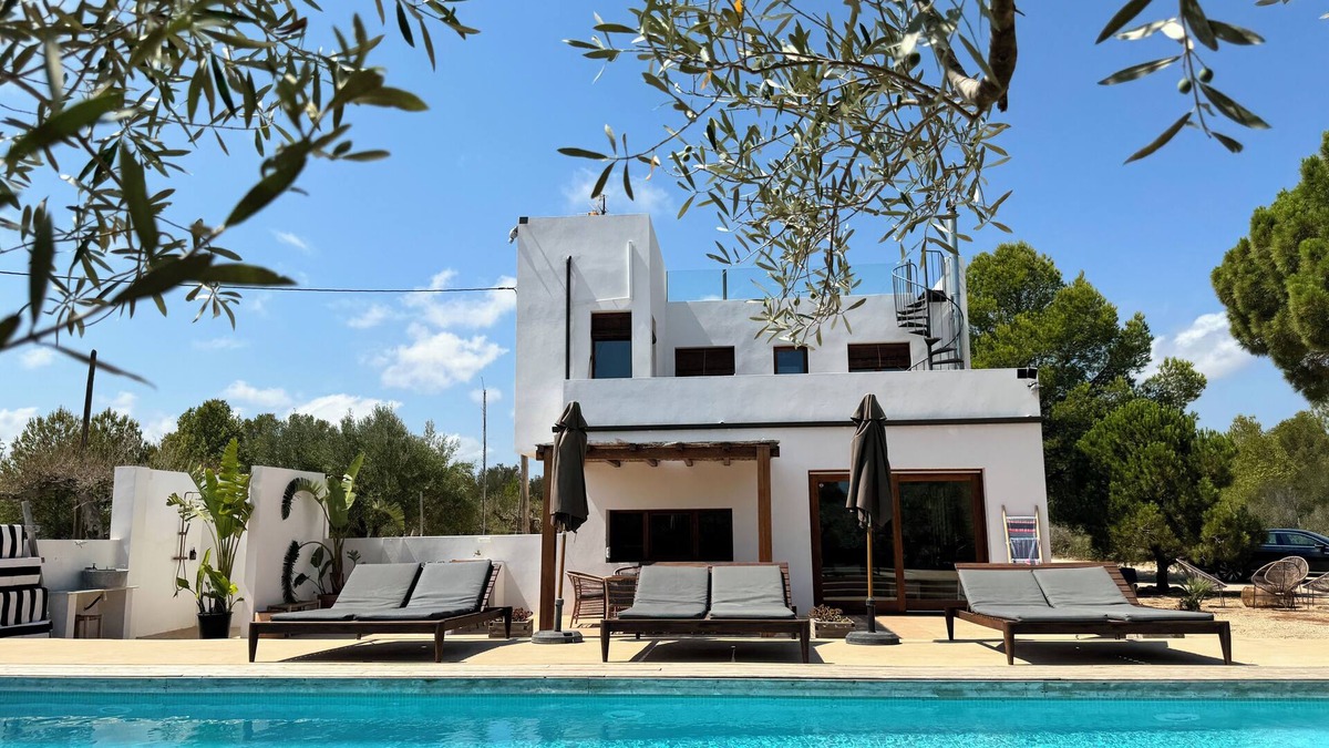 L'Ametlla de Mar Villa | THE BEACHOUSE 100meters from the beach 'A stimulating essay in rustic modernism
