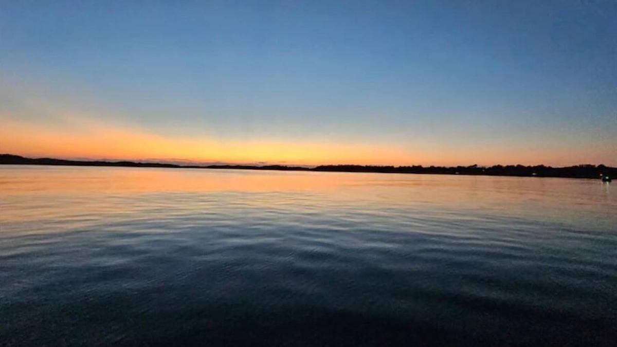 Cushing Resort | The Beahive resort. Unit #1 Lakefront on lake Alex