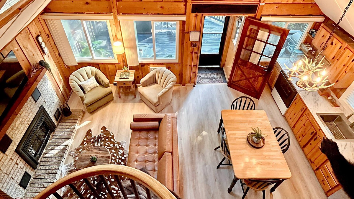 Pocono Summit Cabin | The Bear Cabin - Authentic Mountain Escape