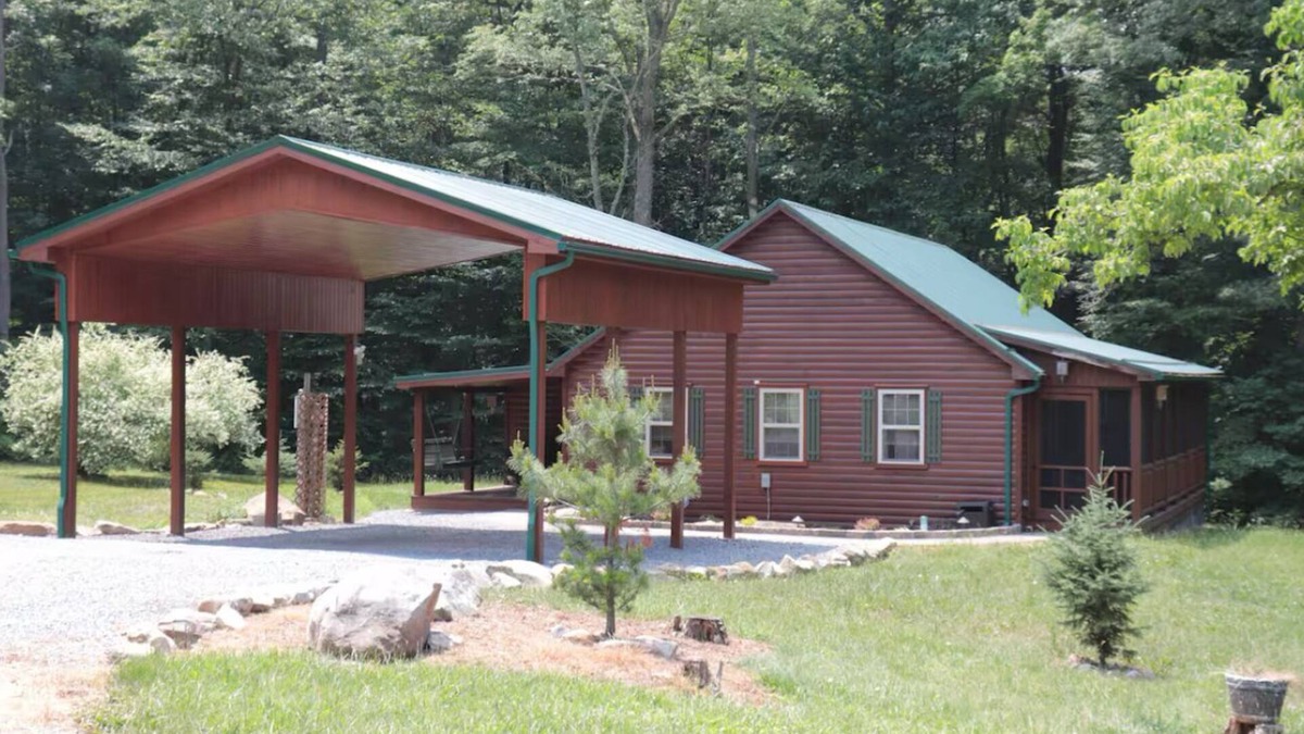 Saxton Cabin | The Bear Den - Spacious Cabin with Covered Boat Storage 5 miles to Raystown Lake