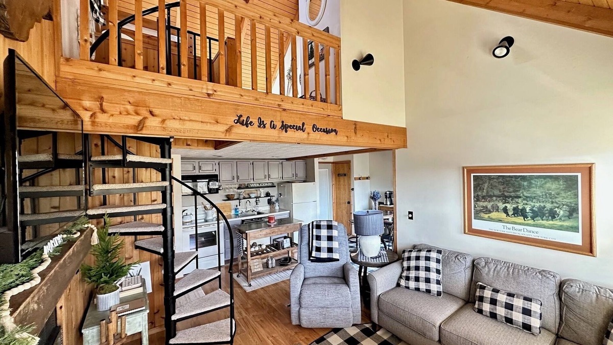 Davis Cabin | The Bear Lair-Cozy Retreat-Close to 2 Ski Resorts