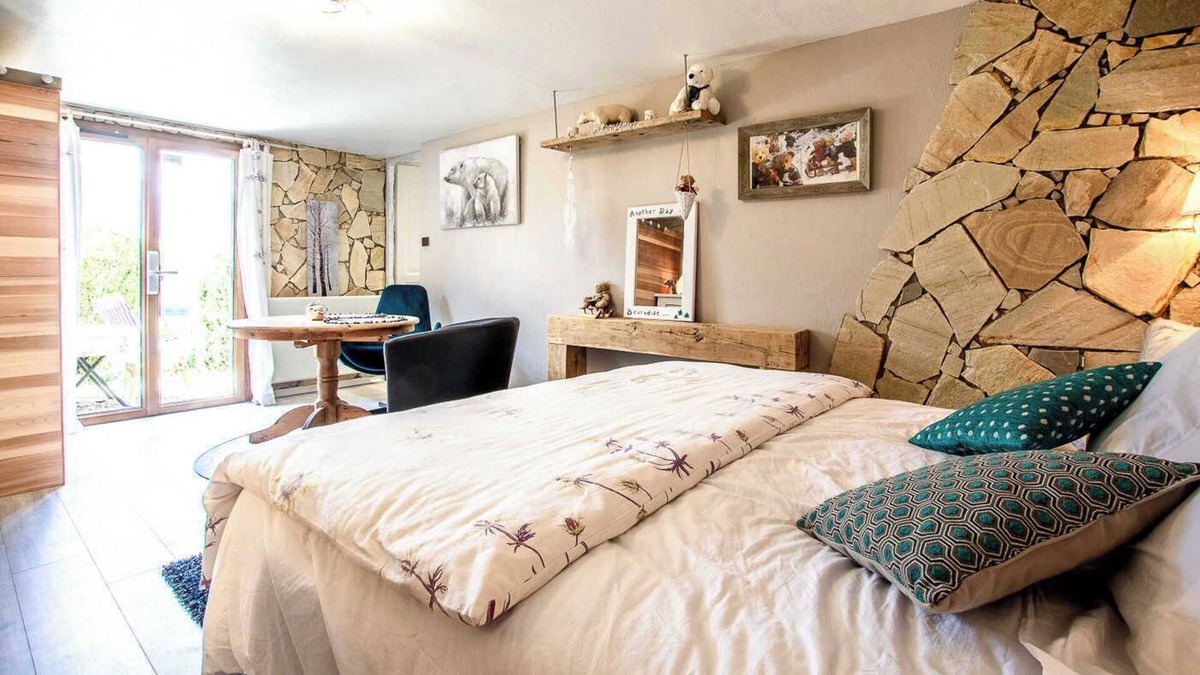 Monthion House | THE BEAR LOFT - MONTHION