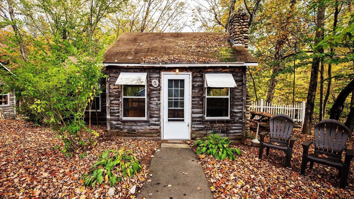 Lincoln Cabin | The Bear's Den: Rustic Escape | PemiCabins