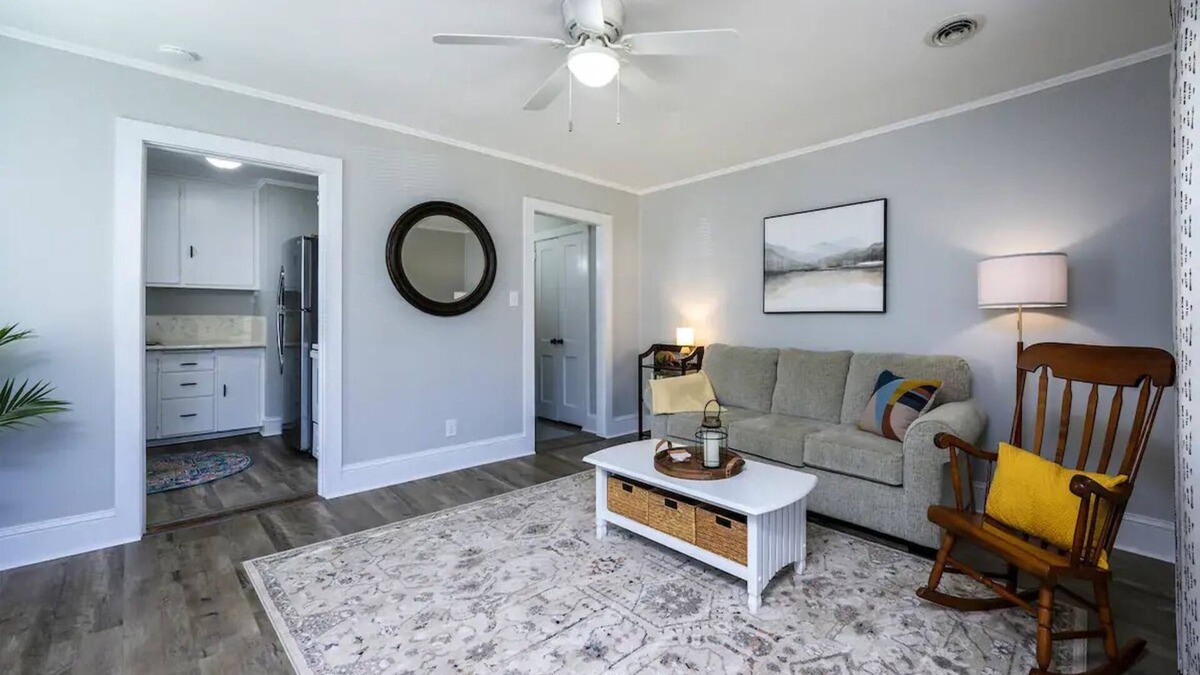 James City House | The Bearplex of New Bern featuring king-size bed