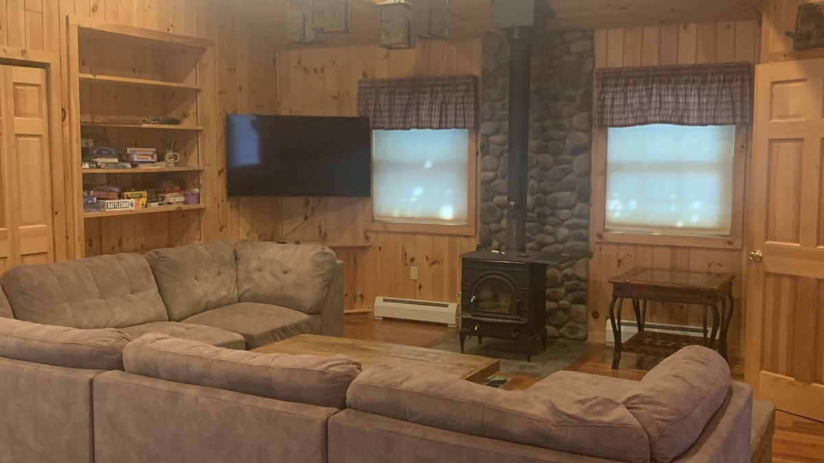 Inlet House | The Bears Cottages House on 4th Lake