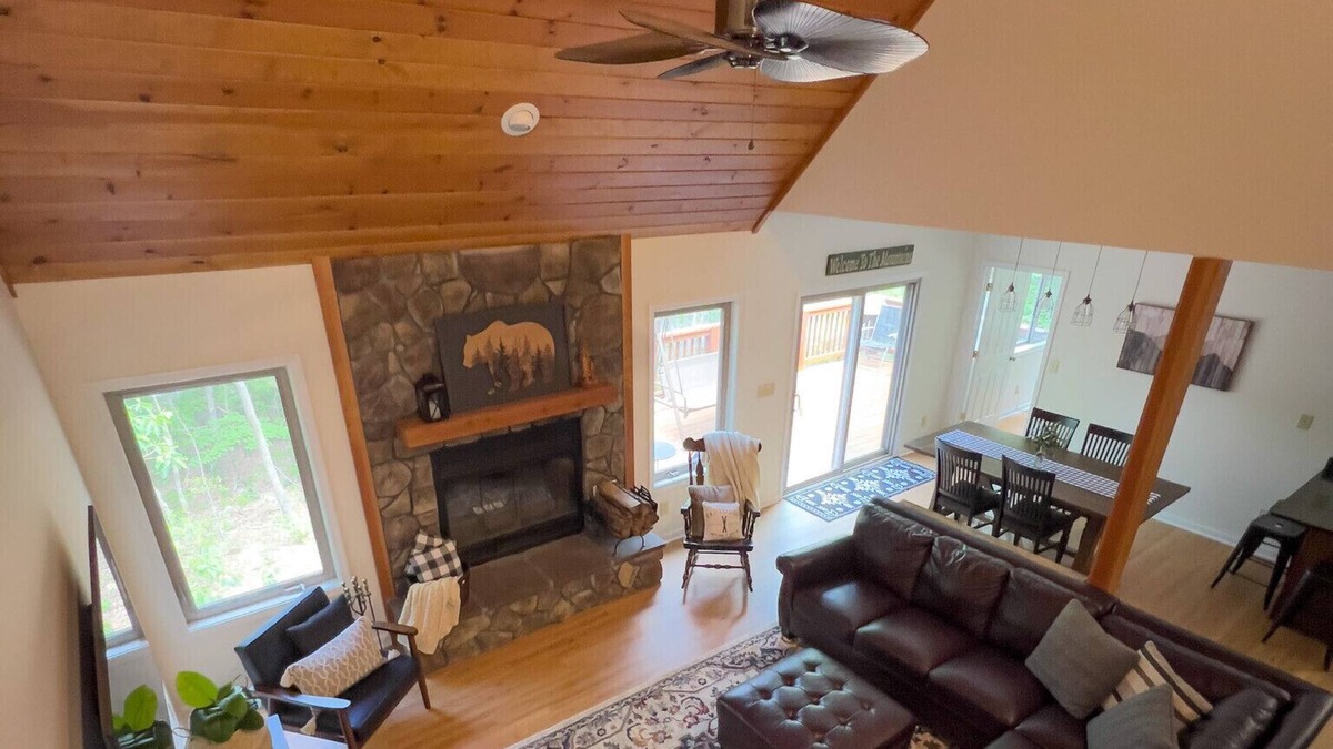 Chestnut Springs Cabin | The Bear’s Den at Wintergreen- 4 bedroom