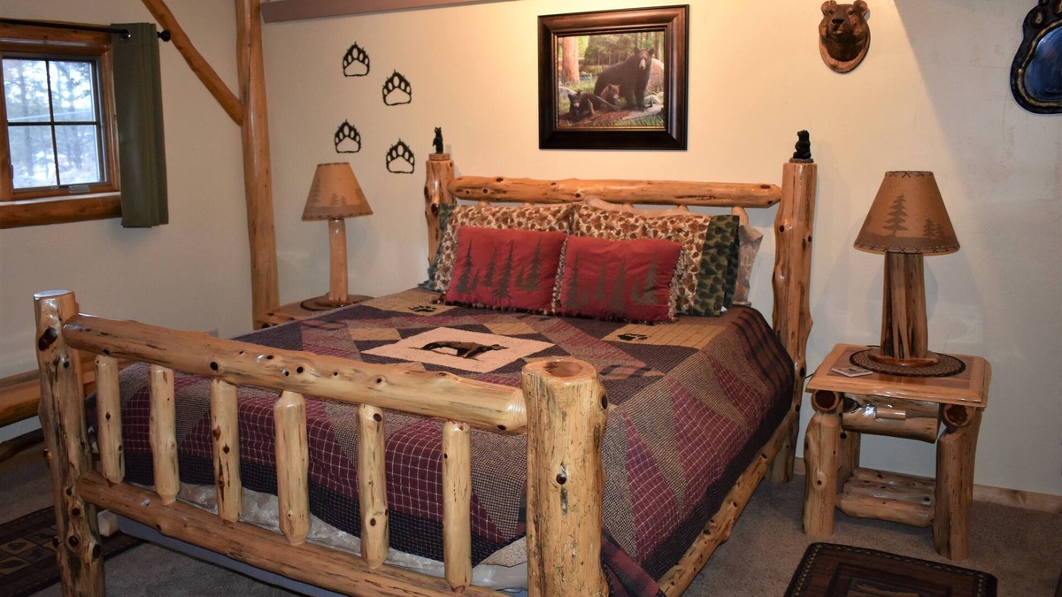 Custer Bed & Breakfast | The Bears Den Dakota Dream B&B. Secluded, Close to Custer, Great Breakfast!