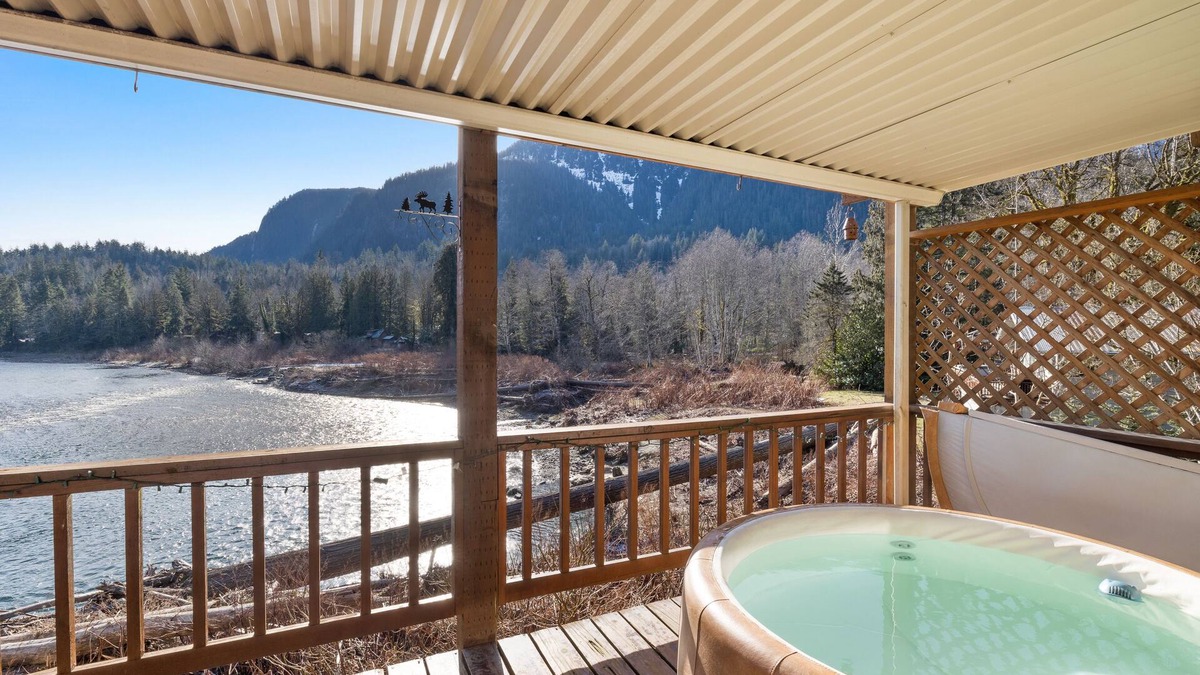 Gold Bar Apartment | The Bears Den - Quiet riverside getaway