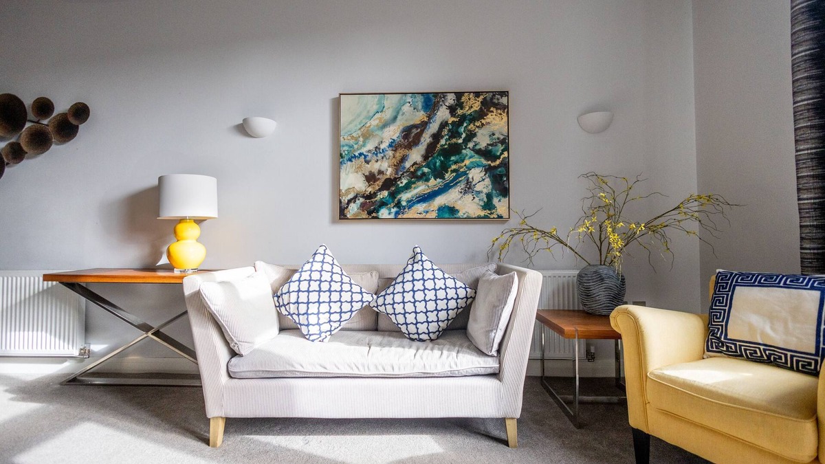 Whitnash Apartment | The Beauchamp Suite Dunara 4 | Leamington Spa Holiday Let | 1 Bed & Sleeps 2