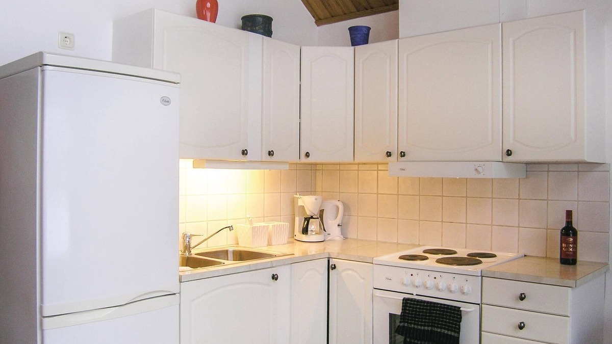 Bolmso House | The beautiful cottage on the island of Bolmsö is located 600 m walk from the lake.