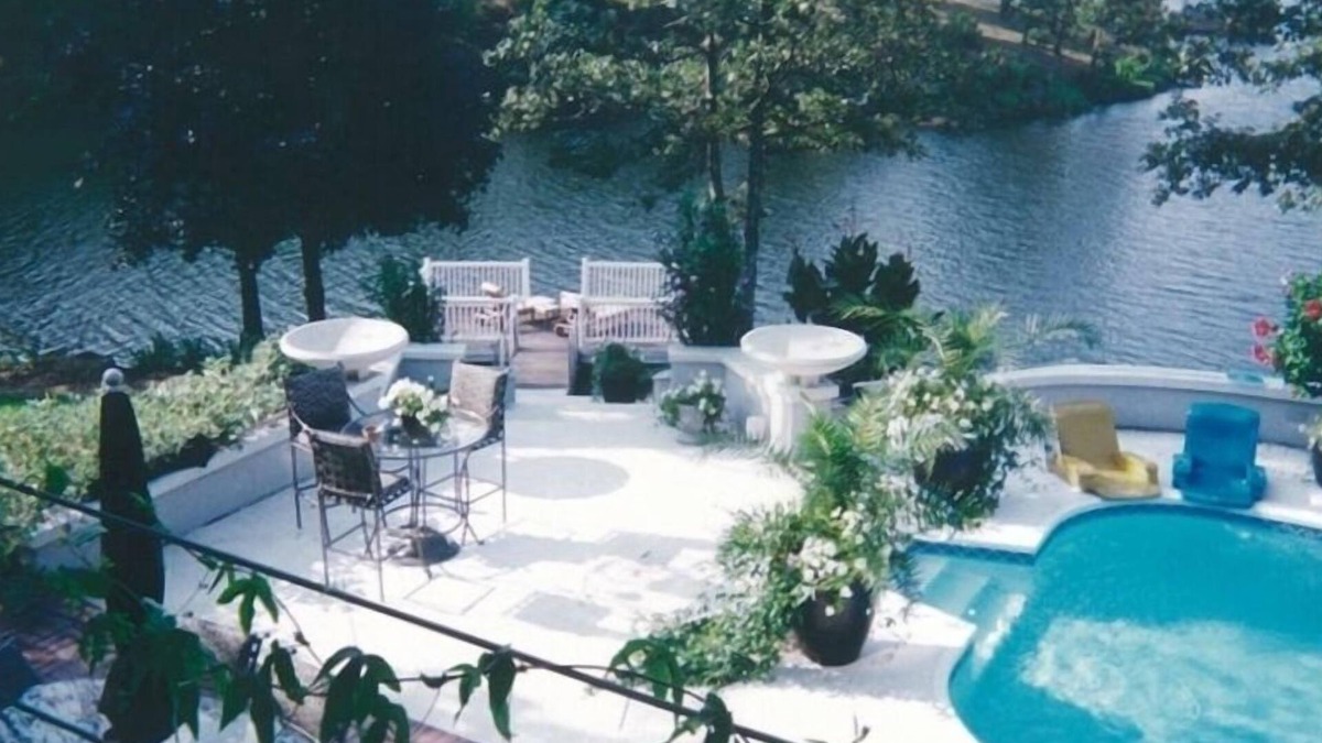 Wolf Creek House | The Beautiful Lake of Egypt's Premier Home Enjoy a 30% discount Oct - April