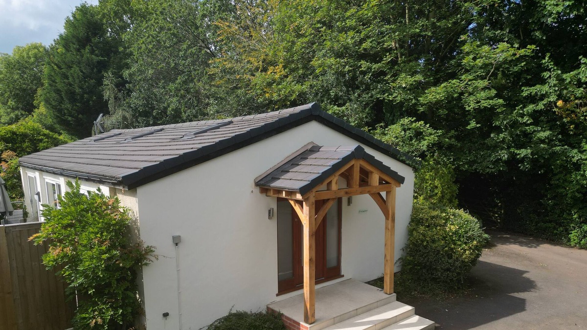 Norley Cottage | THE BEECHES, romantic, character holiday cottage in Norley