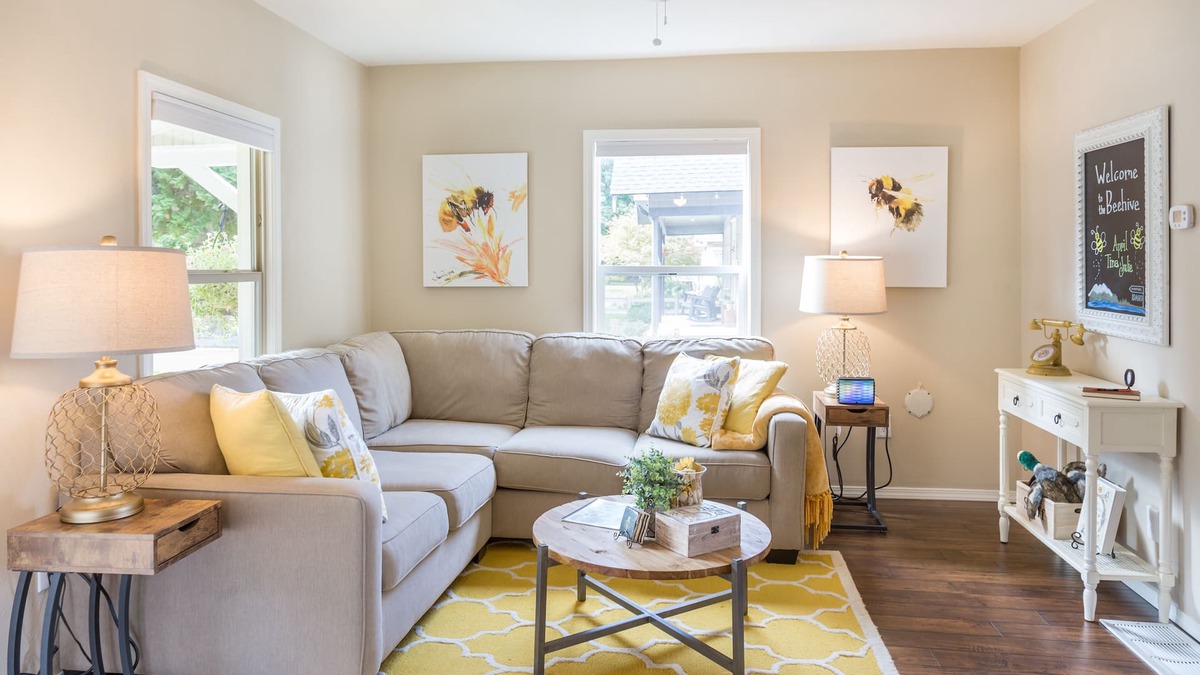 South Perry District Cottage | The Beehive - A charming cottage in the Perry District