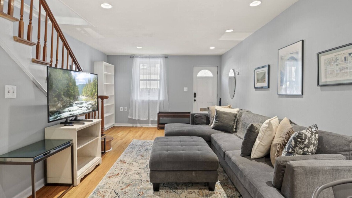 Passyunk Square Apartment | The Bella Vista Townhouse