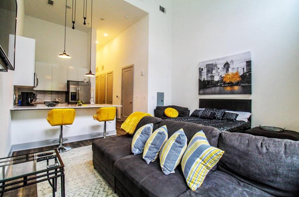 Cabbagetown Apartment | The Beltline Escape 10 Star Location Queen Bed Pkg