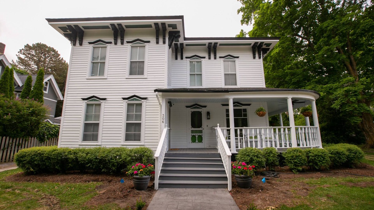 Charlevoix Bed & Breakfast | The Belvedere B&B