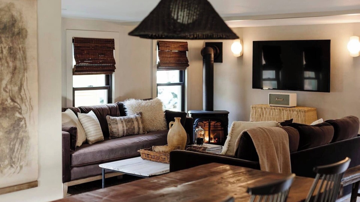 Phoenicia House | The Bend: Cottage Pool Sauna Fire Pits