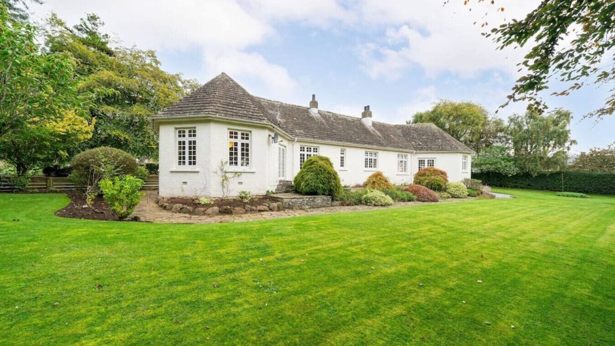 Carnoustie House | The Bensil - Carnoustie Meets The Hamptons!