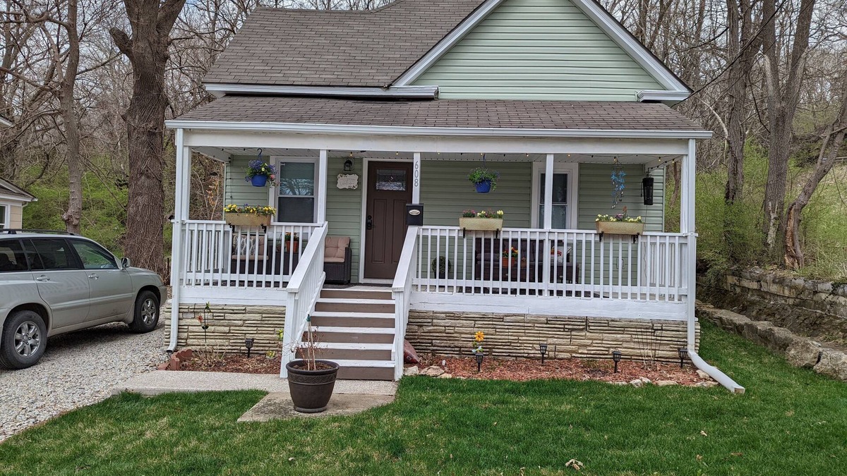 Excelsior Springs House | The Benton House Home Away From Home