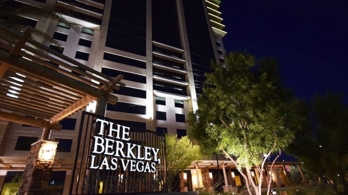 Spanish Lake Condo | The Berkley LasVegas mins. from the strip very close to the stadium-Condo A