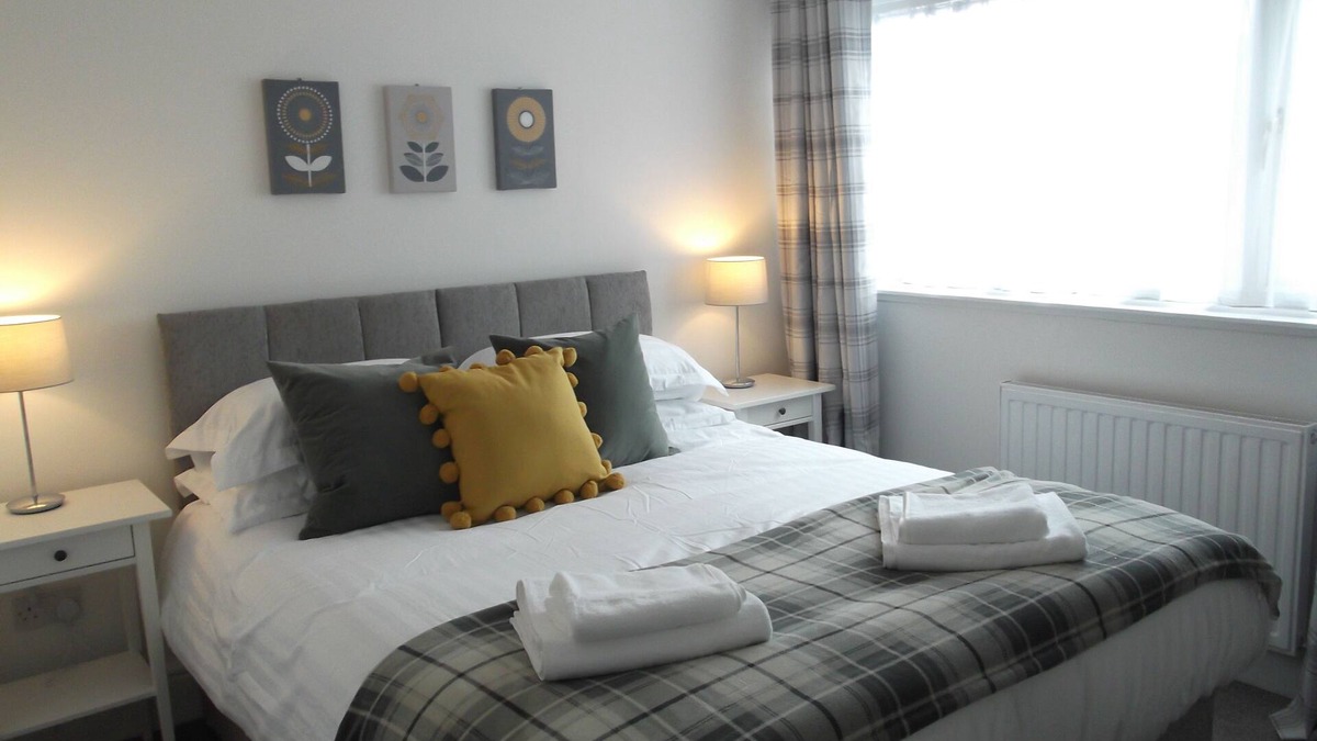 Marston Green House | The Berwick - Stylish 3 Bed House 5 mins from NEC Genting & BHX
