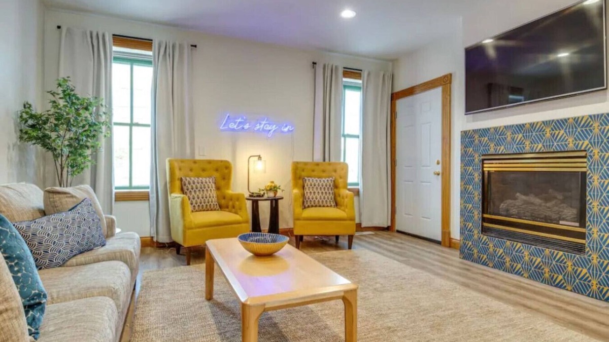 Market East District Apartment | THE BEST Downtown Spot! Free parking,Pet friendly.
